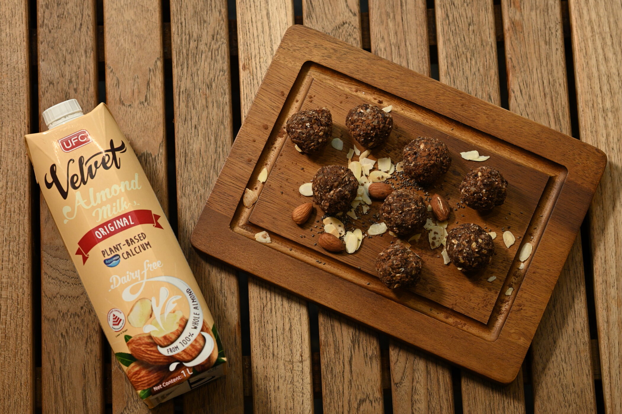 Dates Almond Choco Balls - UFC REFRESH COCONUT WATER