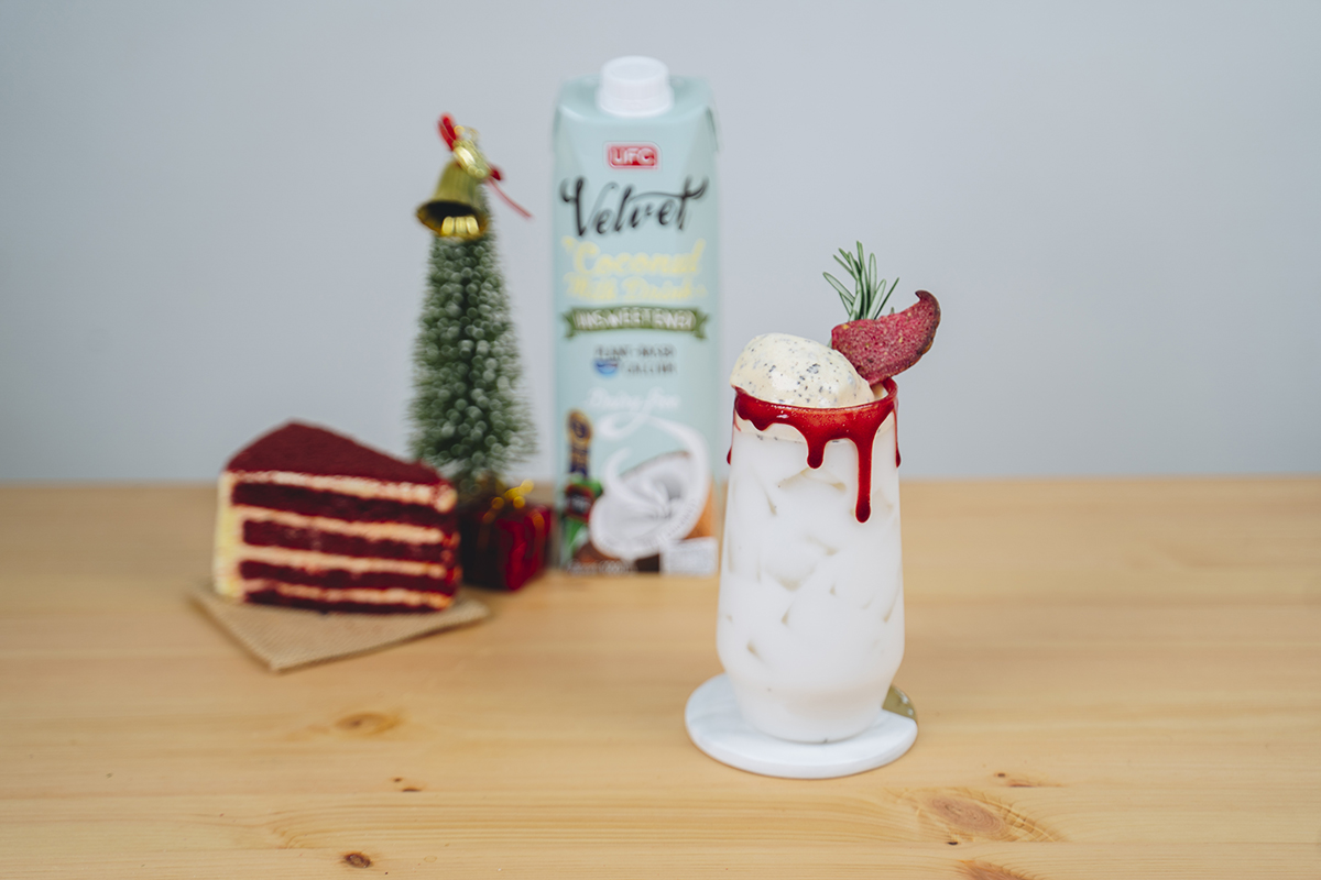 Holiday Coco Macaroons - UFC REFRESH COCONUT WATER