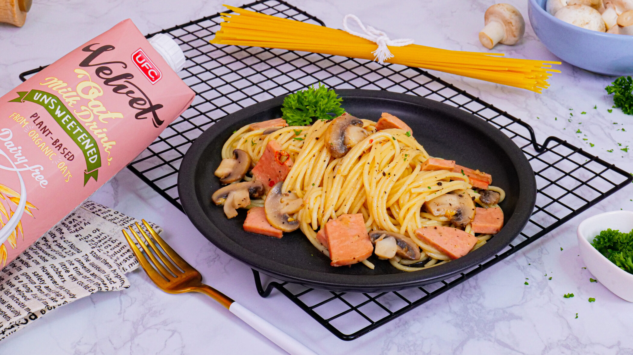 Vegan Carbonara - UFC REFRESH COCONUT WATER