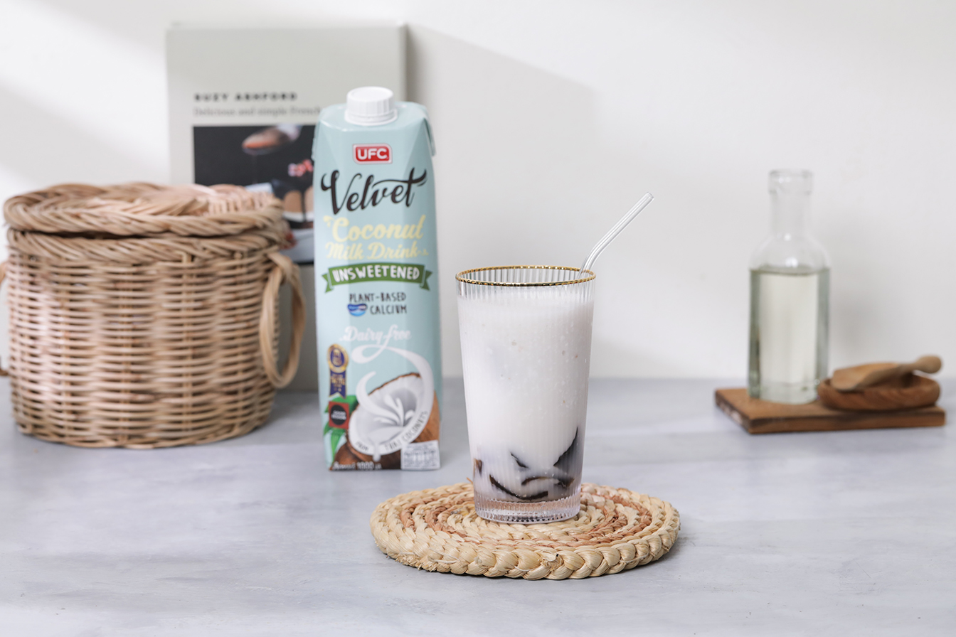 Crunchy Grass Jelly Iced Coconut Latte - UFC REFRESH COCONUT WATER