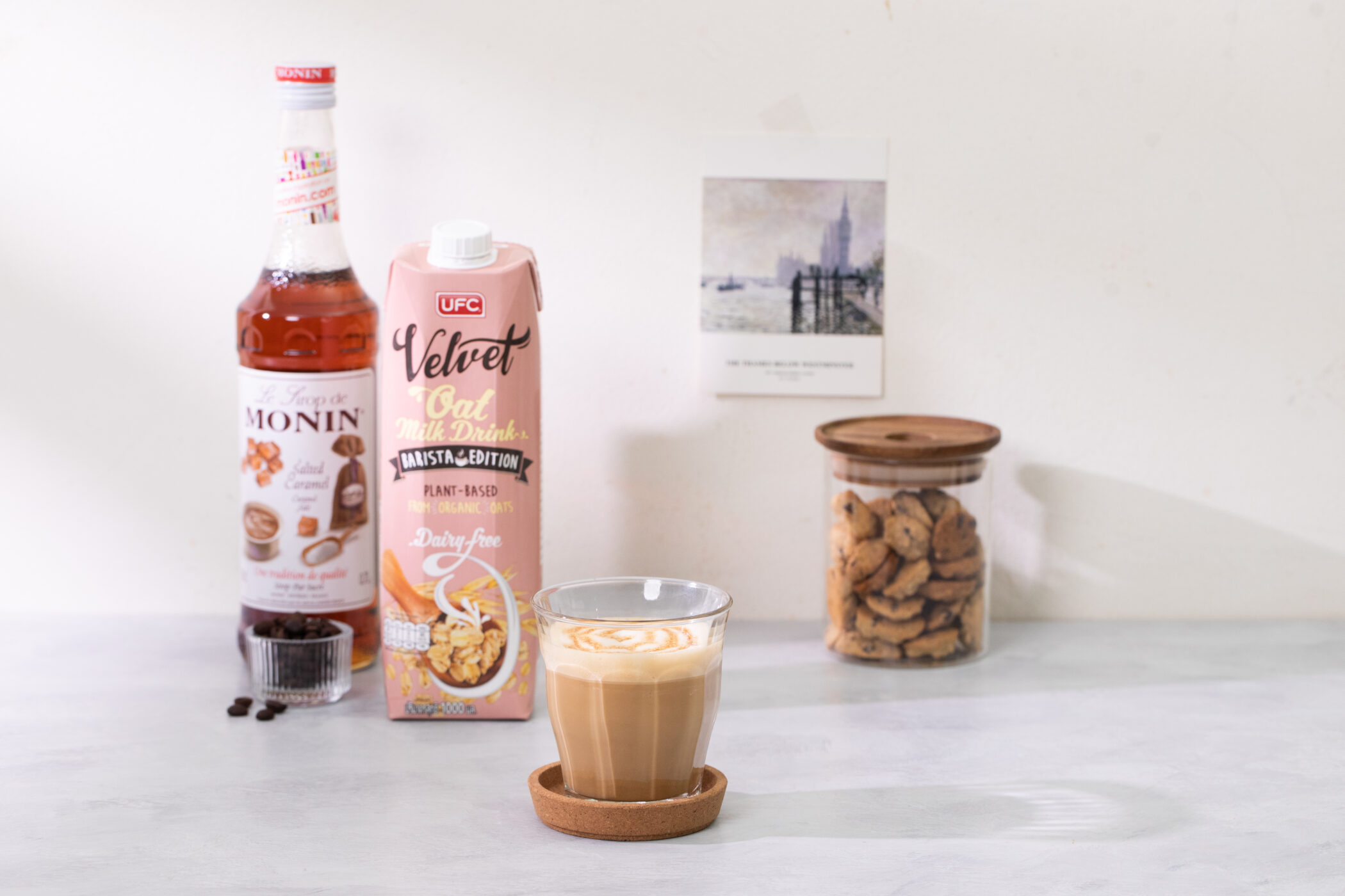 Hot Latte Salted Caramel - UFC REFRESH COCONUT WATER